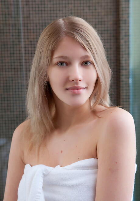 Foxy young Mila I in undies likes foot fetish in shower